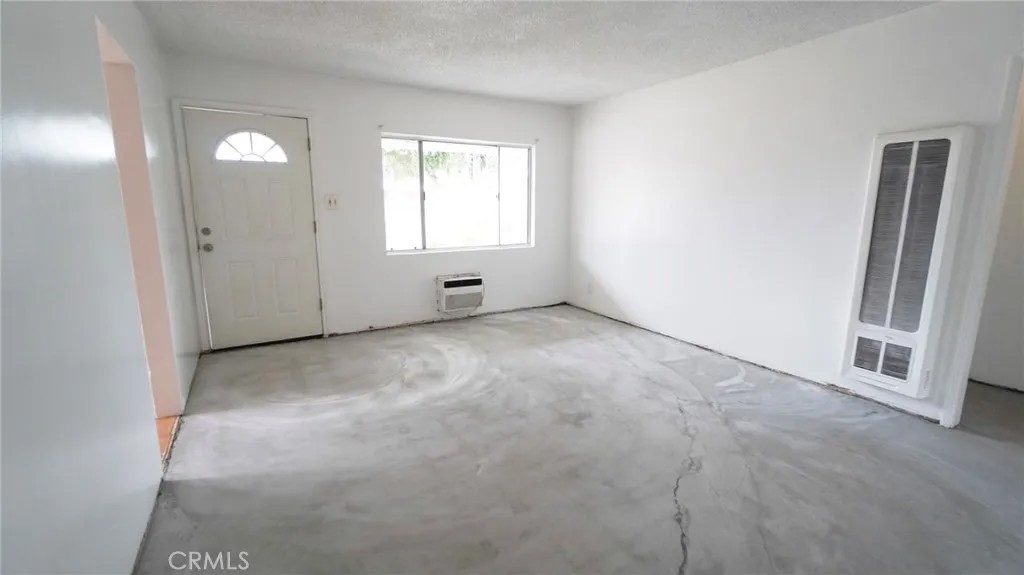 907 E Francis
