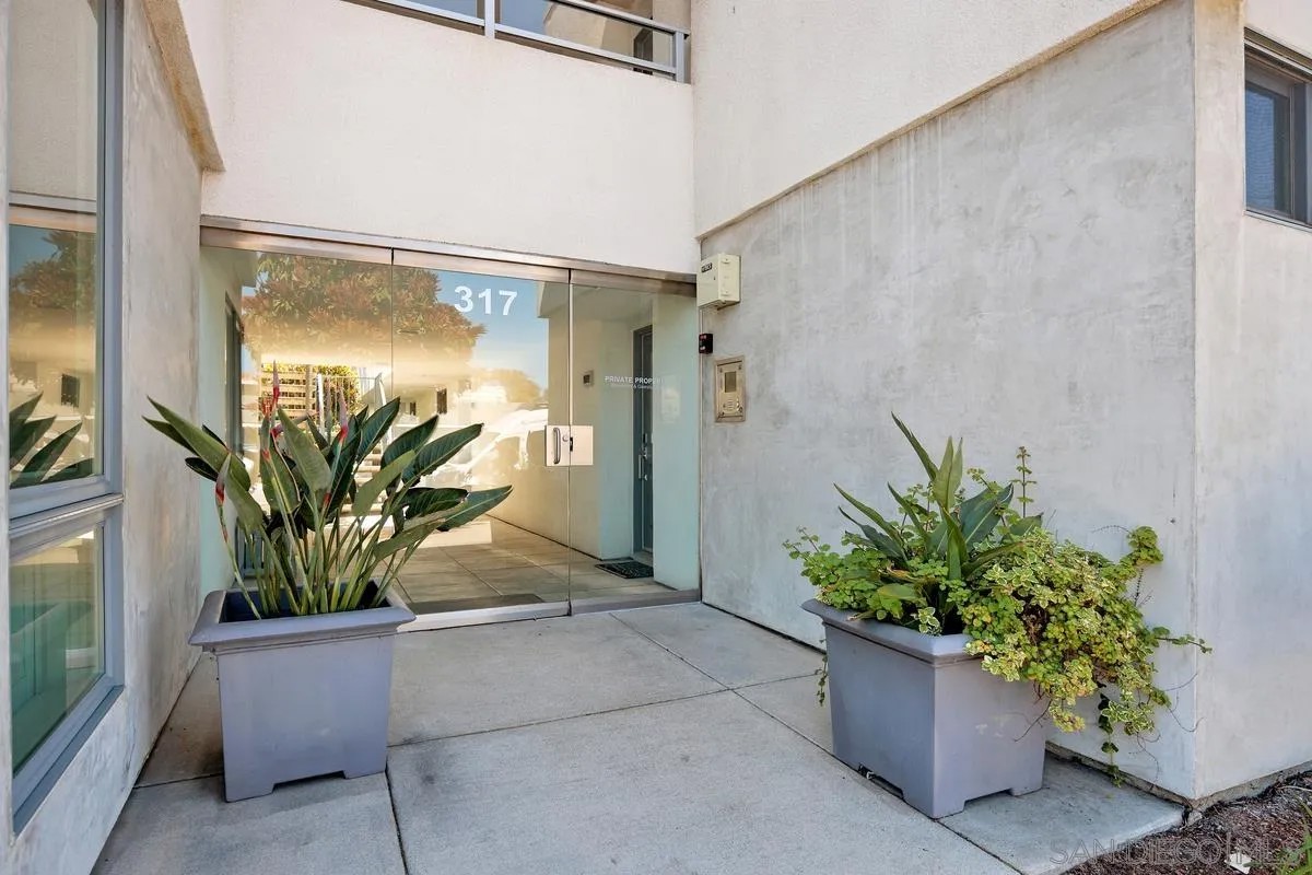 317 Pine Ave 204