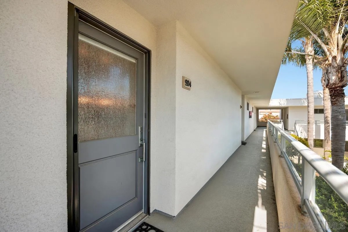 317 Pine Ave 204