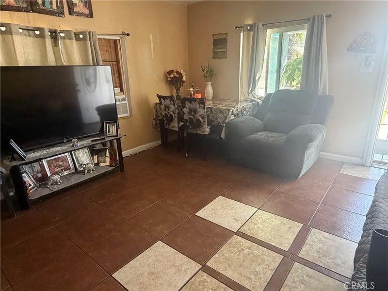 124 E Temple
