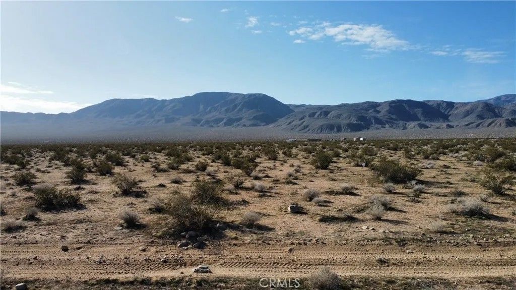Photo of 18 Old Woman Springs, Johnson Valley, CA 92356 (MLS # JT26028377)