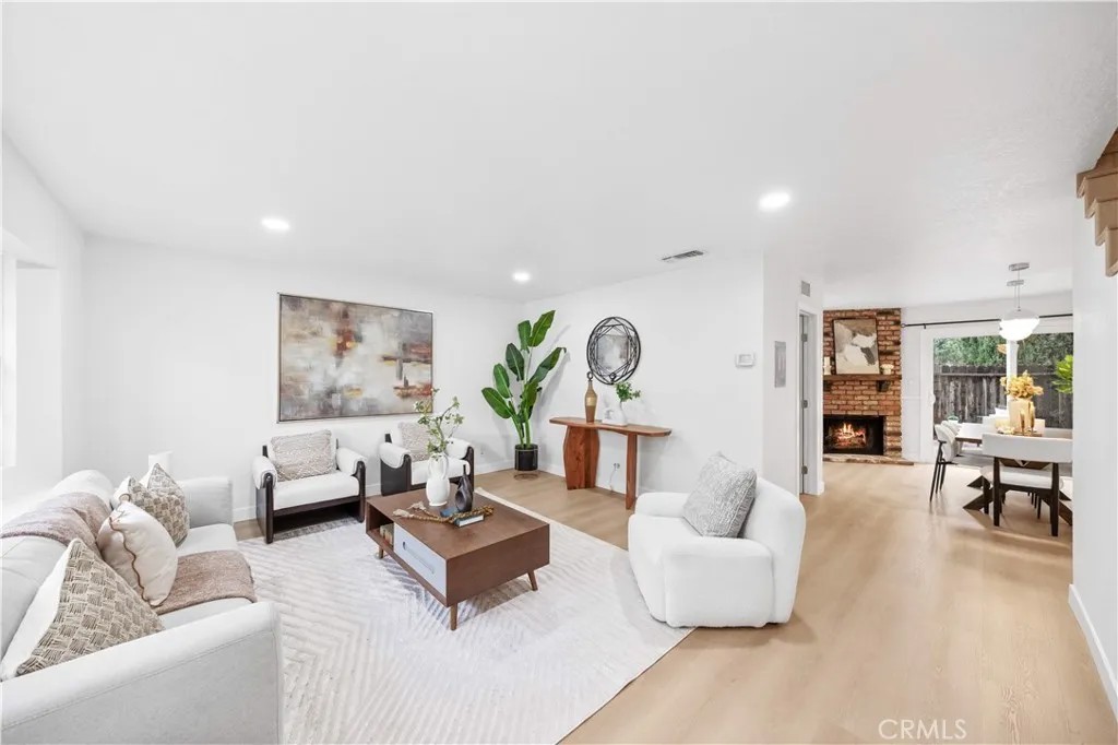 409 W Mountain View 6