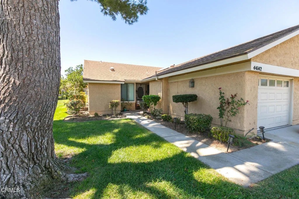 44142 Village 44