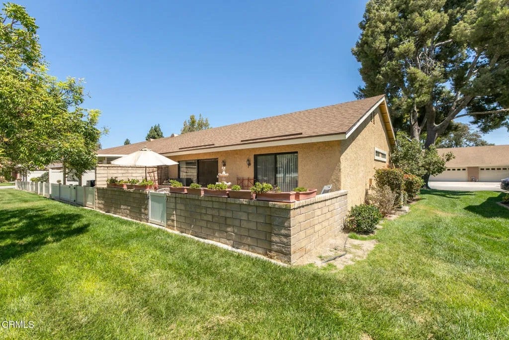 44142 Village 44