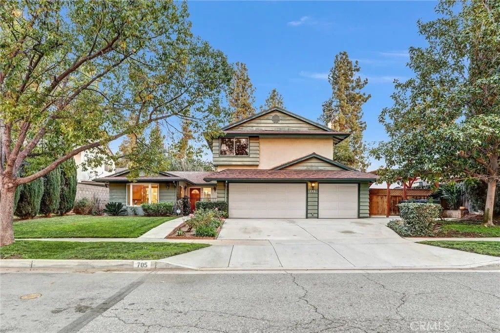 Photo of 705 Hemlock Court, Redlands, CA 92374 (MLS # IG26003238)