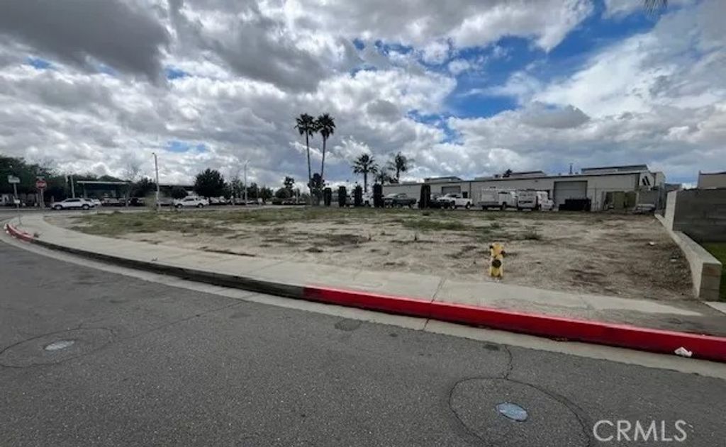 Photo of 572 S Grand AVE, San Jacinto, CA 92582 (MLS # SW26090722)