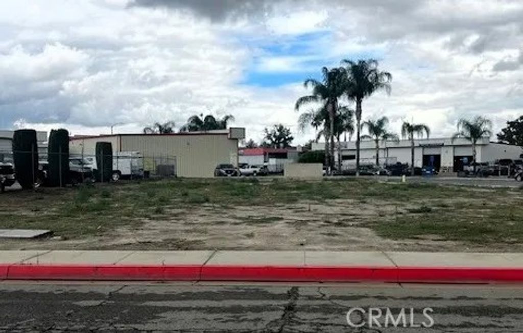 Photo of 572 S Grand AVE, San Jacinto, CA 92582 (MLS # SW26090722)