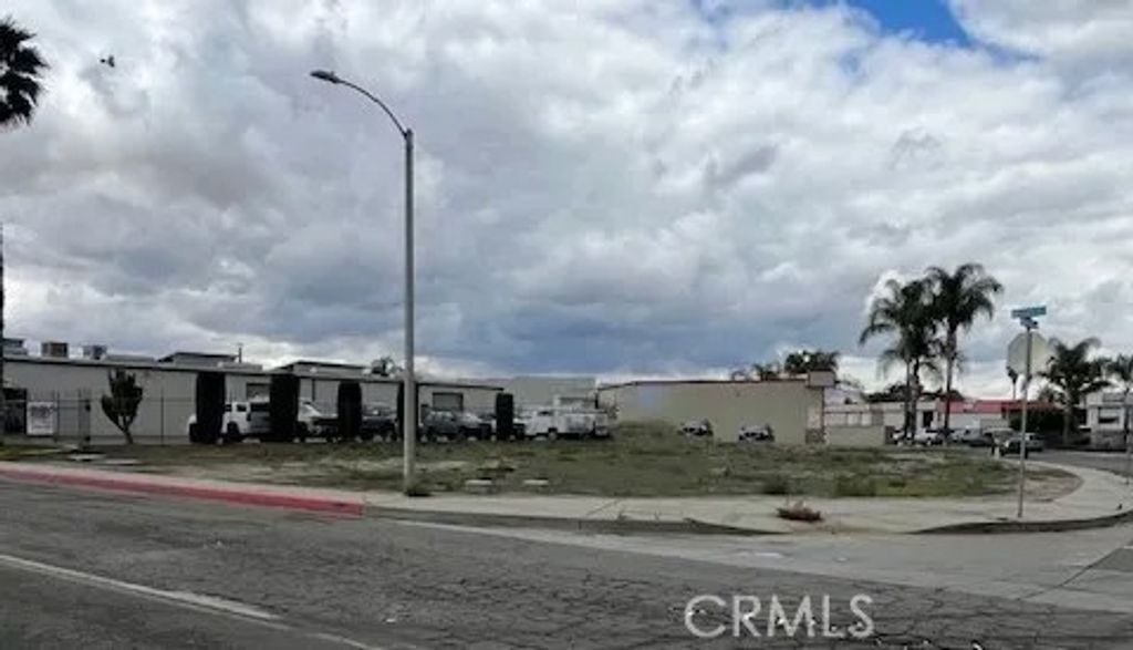 Photo of 572 S Grand AVE, San Jacinto, CA 92582 (MLS # SW26090722)