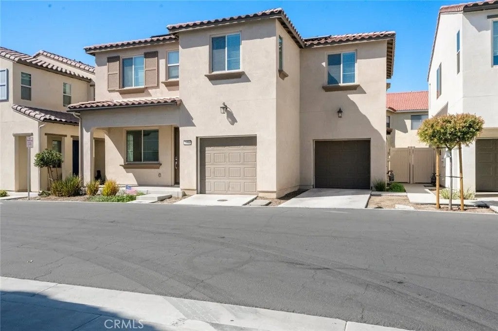 1454 E Laurelwood