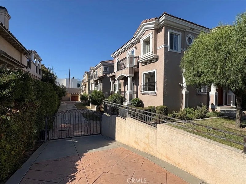 301 W Bencamp Street A