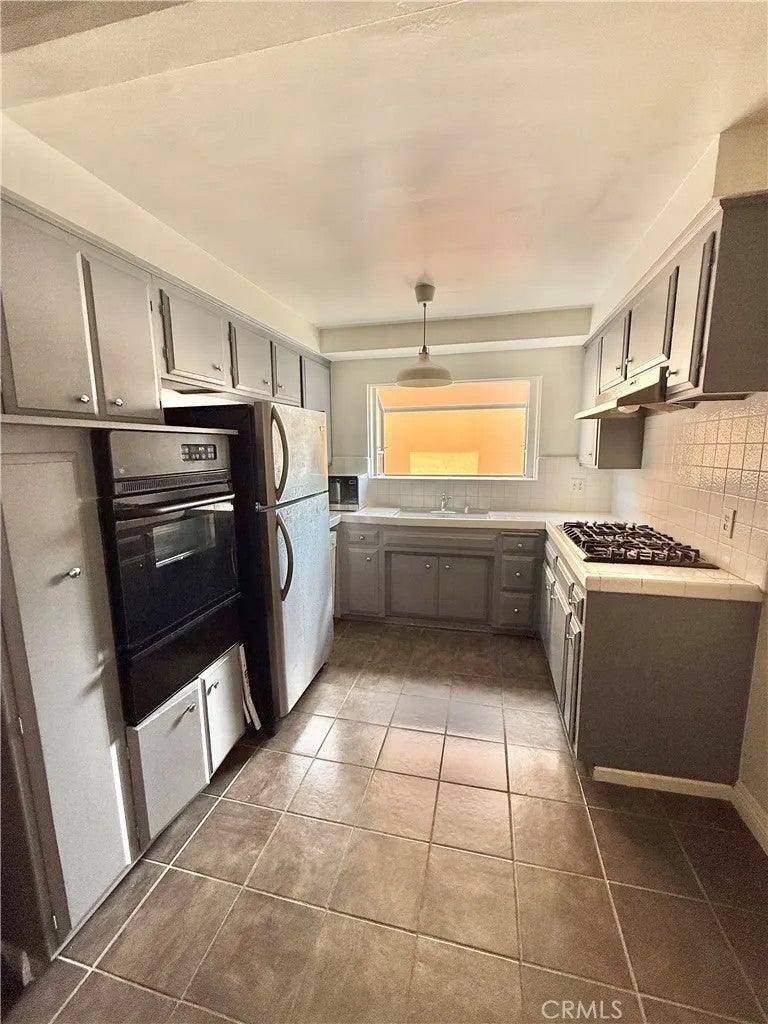 951 N Gardner 6