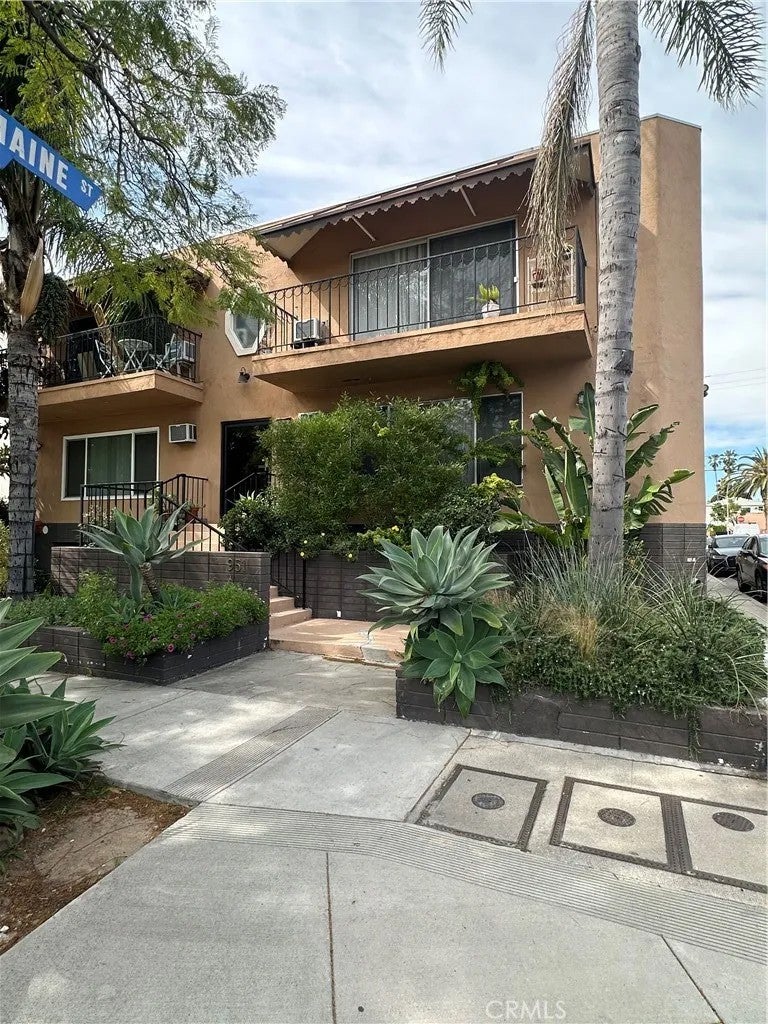 951 N Gardner 6