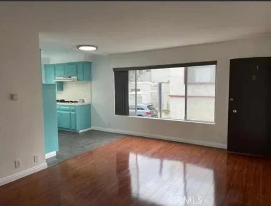Photo of 951 N Gardner ST #6, West Hollywood, CA 90046 (MLS # DW26130813)