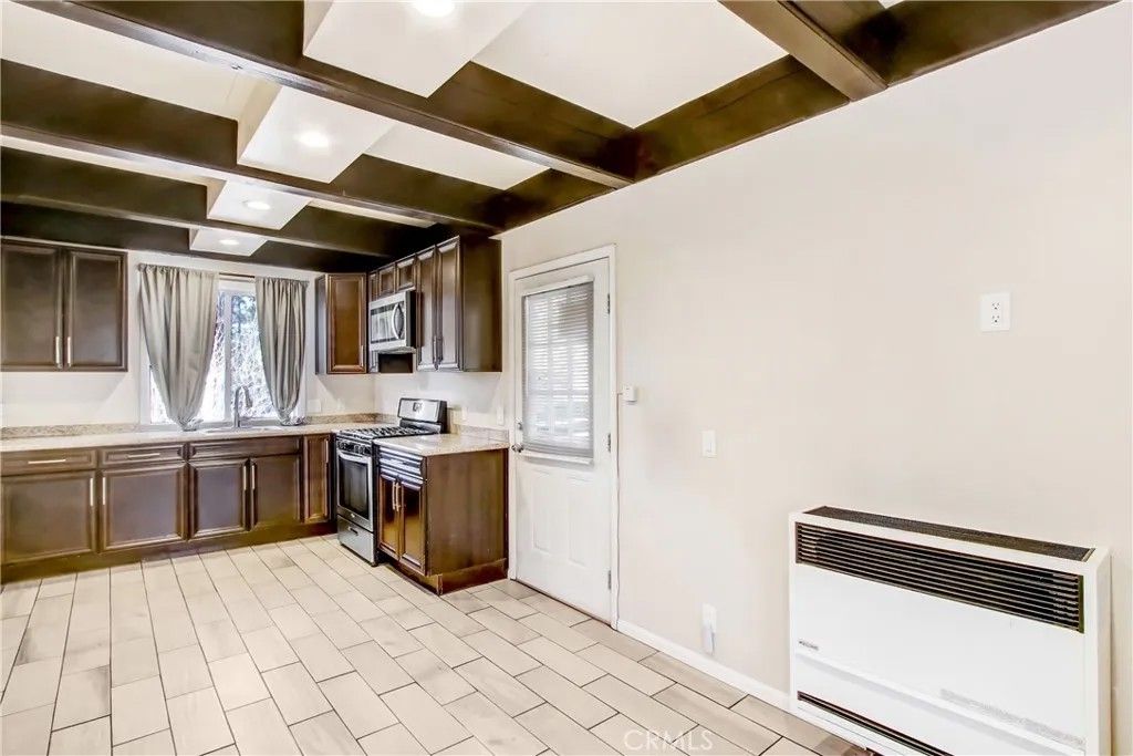 Photo of 43103 Grizzly Rd, Big Bear Lake, CA 92315 (MLS # DW25274182)