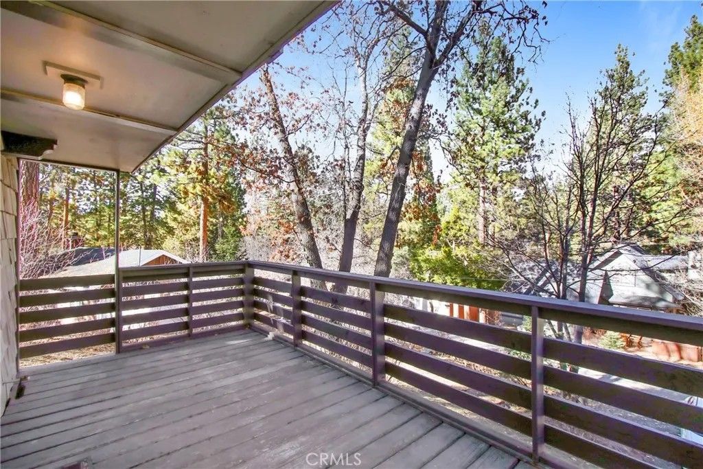 Photo of 43103 Grizzly Rd, Big Bear Lake, CA 92315 (MLS # DW25274182)