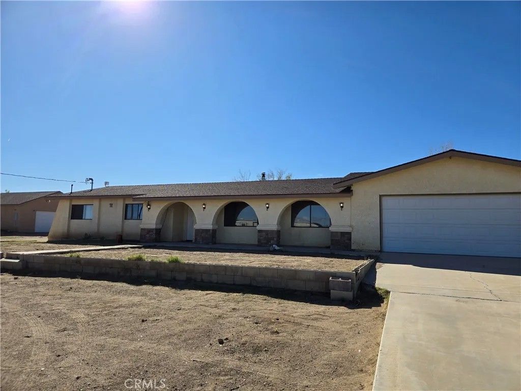 Photo of 31131 Sutter Rd, Lucerne Valley, CA 92356 (MLS # HD25240725)