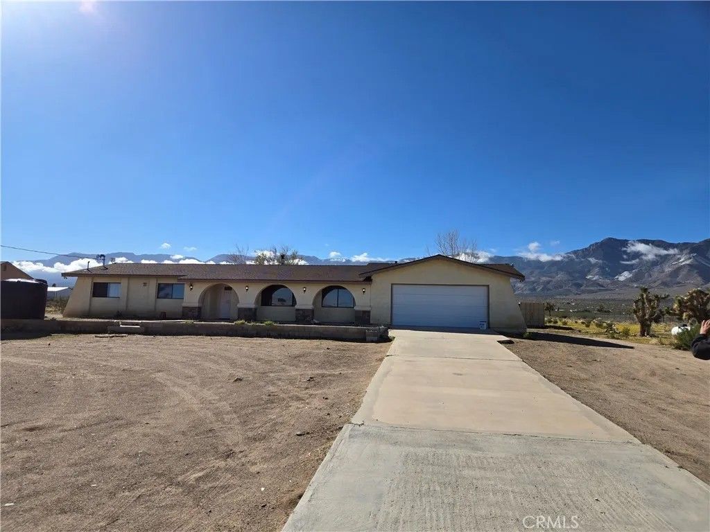 Photo of 31131 Sutter Rd, Lucerne Valley, CA 92356 (MLS # HD25240725)