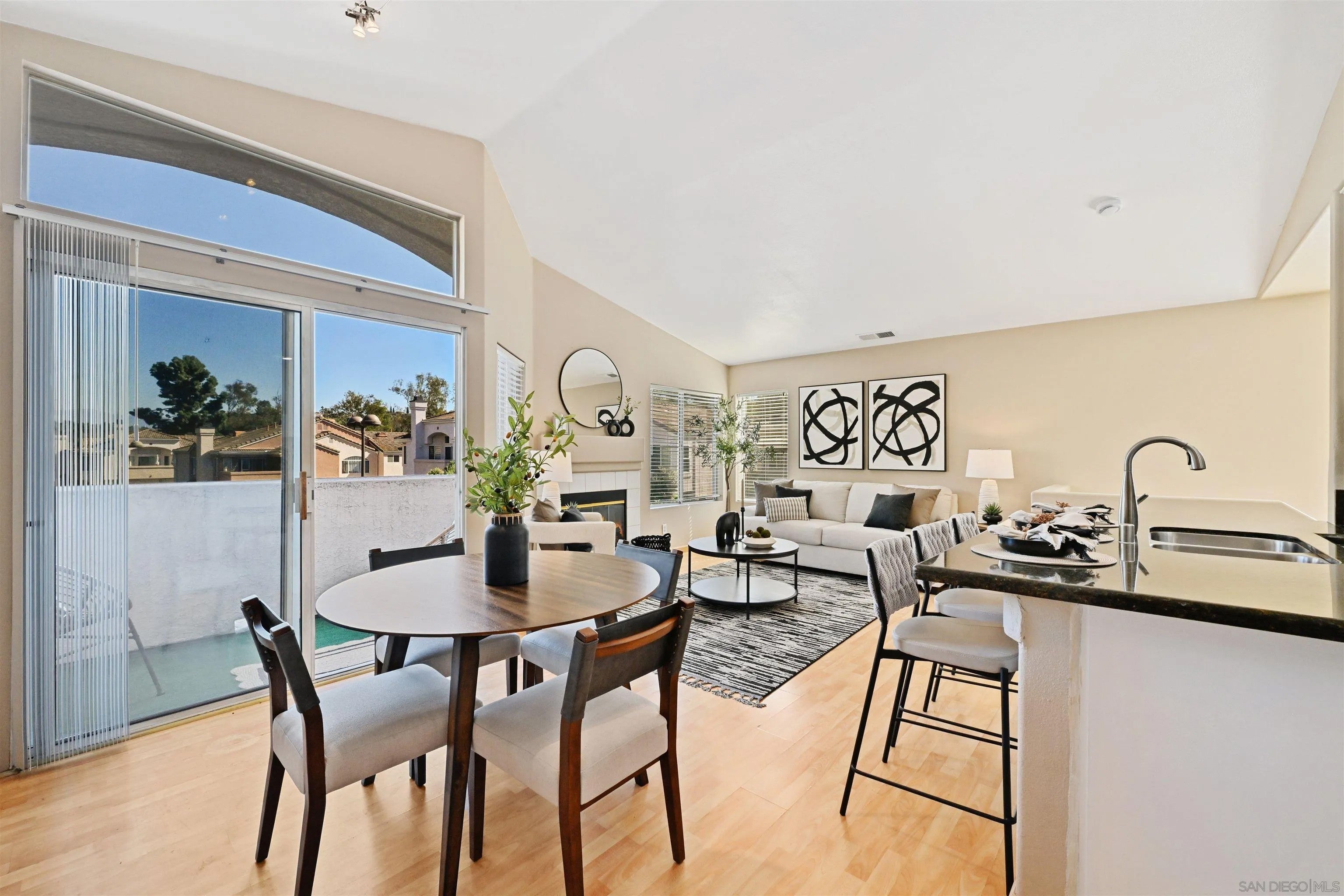 485 Belle Vista 211