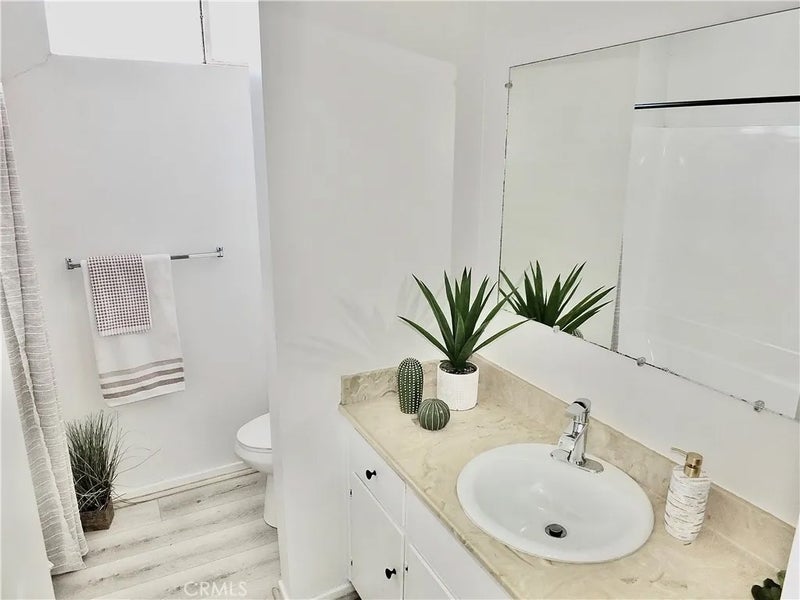 545 Chestnut Avenue 203