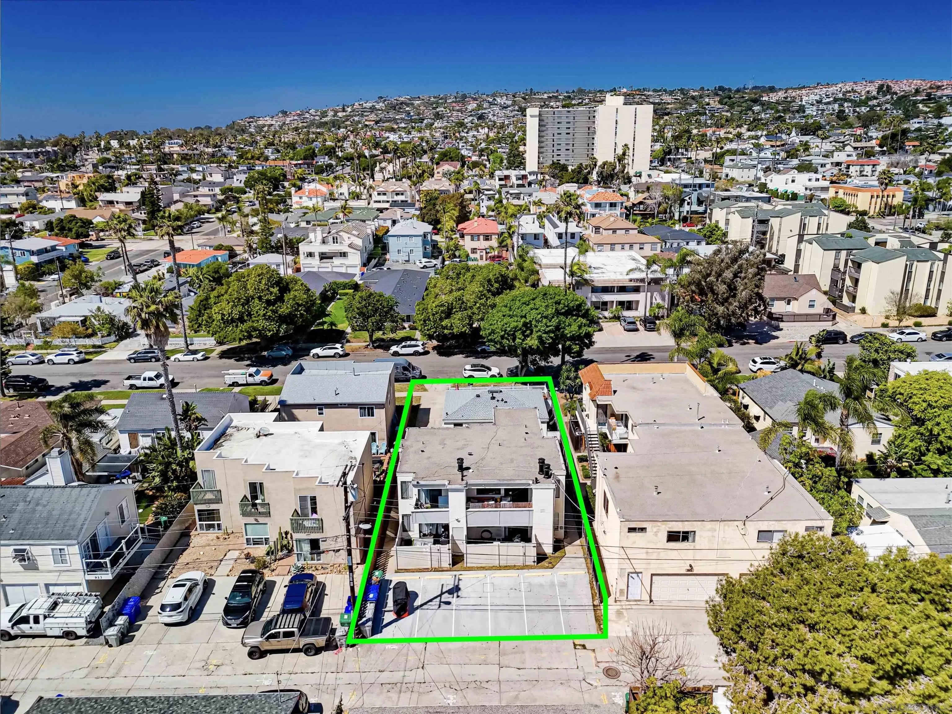 935 Chalcedony Street