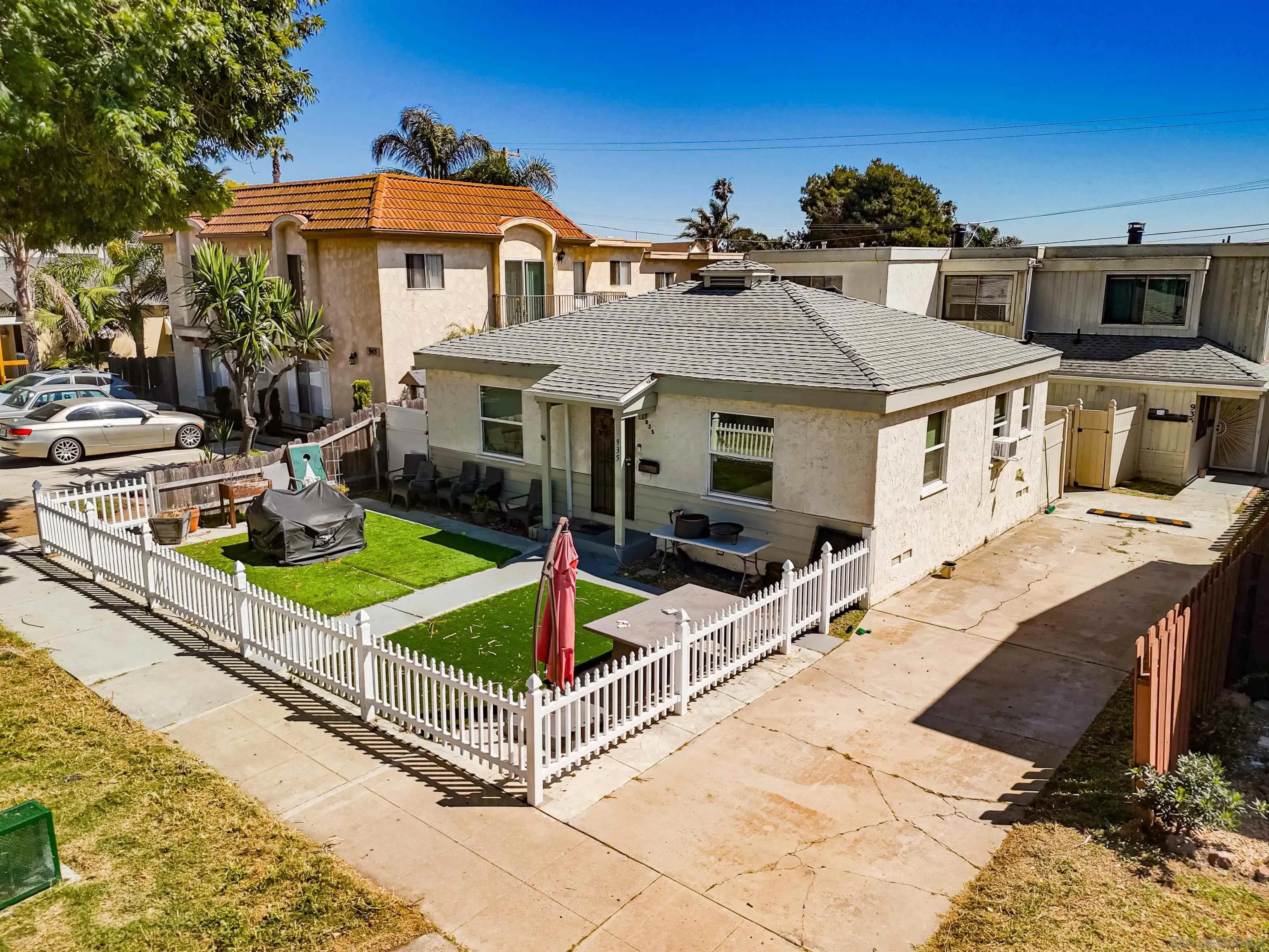 935 Chalcedony Street