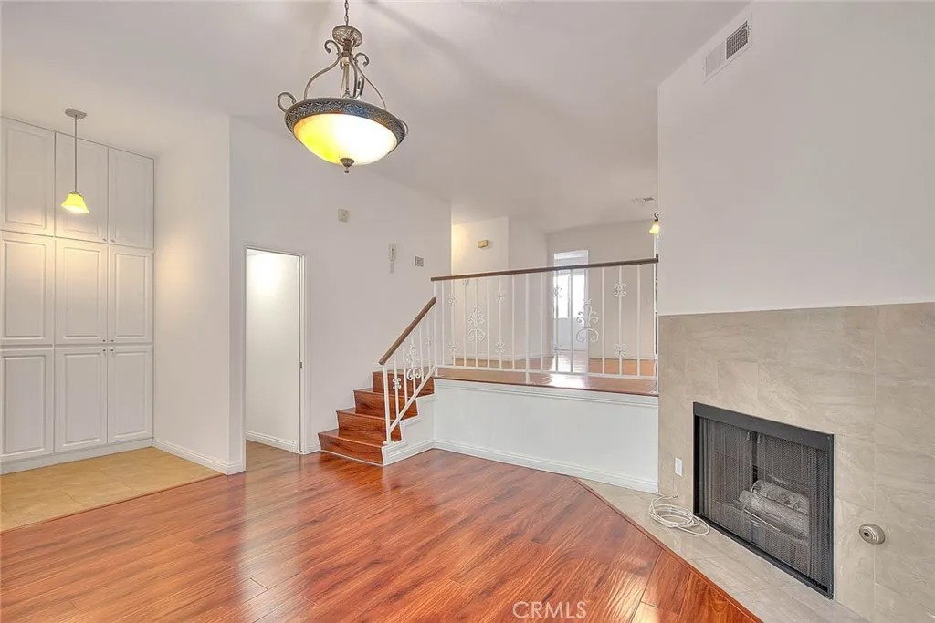 319 N Lincoln APT A