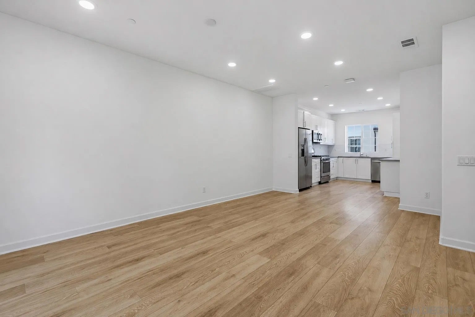 4366 Pacifica Way 3