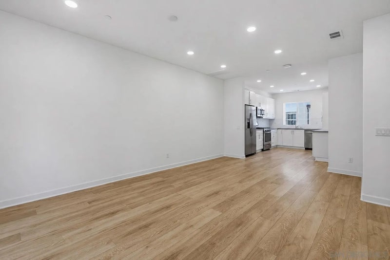 4366 Pacifica Way 3