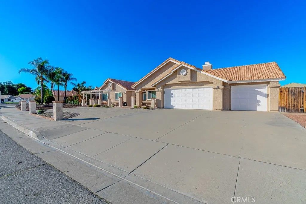 Photo of 1547 E Beringer, San Jacinto, CA 92583 (MLS # SW25263771)