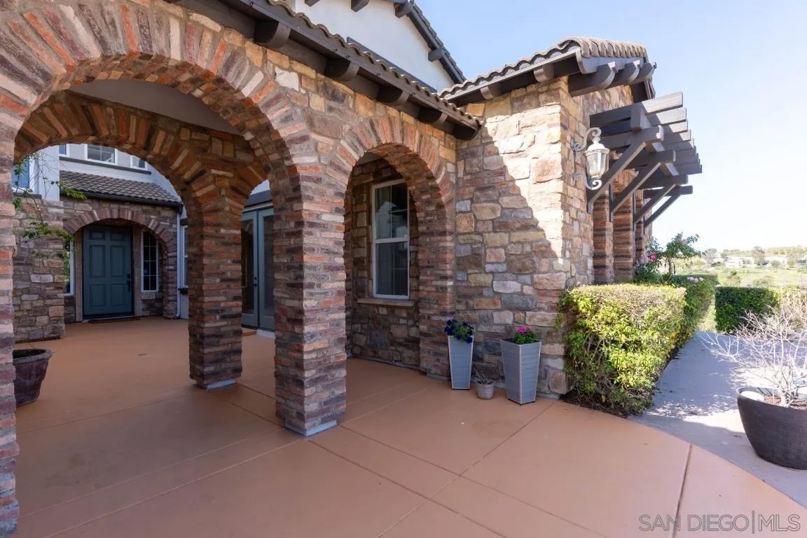 310 Highland Oaks