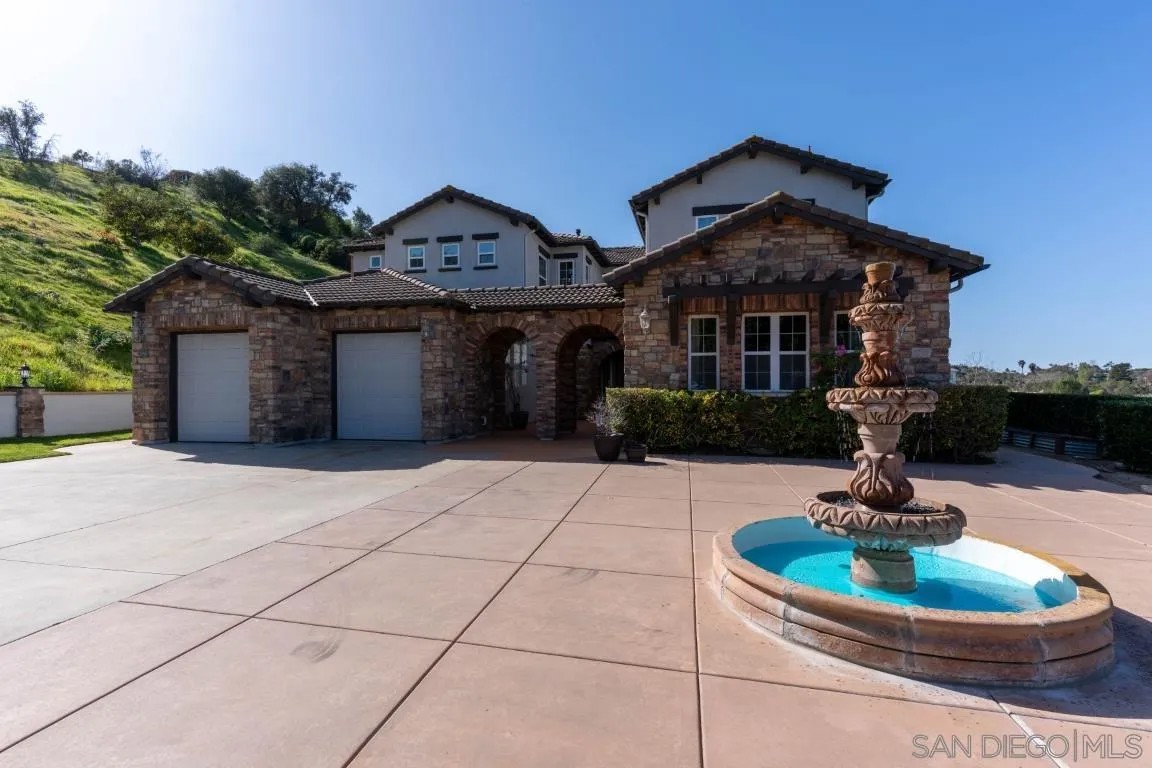 310 Highland Oaks