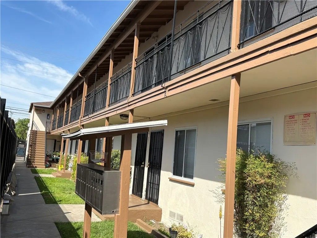 Photo of 1885 Locust Ave, Long Beach, CA 90806 (MLS # SB26063418)