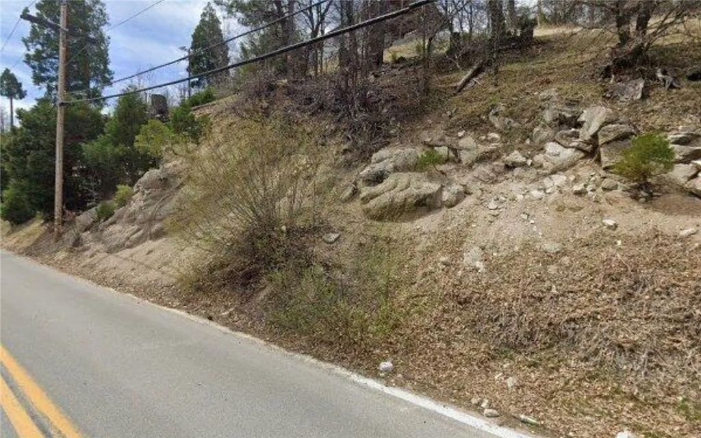 Photo of 272 Pine Dr, Cedar Glen, CA 92321 (MLS # SR25272757)