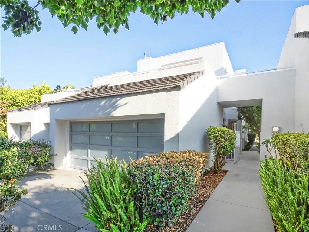 690 Harbor Street 4