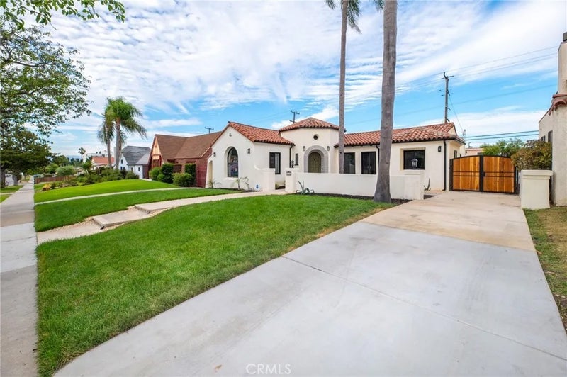 4832 S Victoria