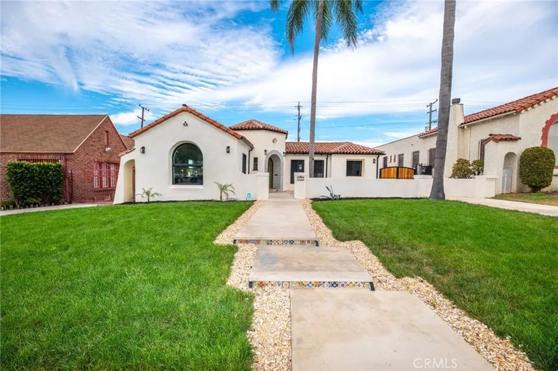 4832 S Victoria