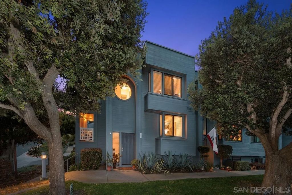 Photo of 964 Intrepid Court, Del Mar, CA 92014 (MLS # 260008471)