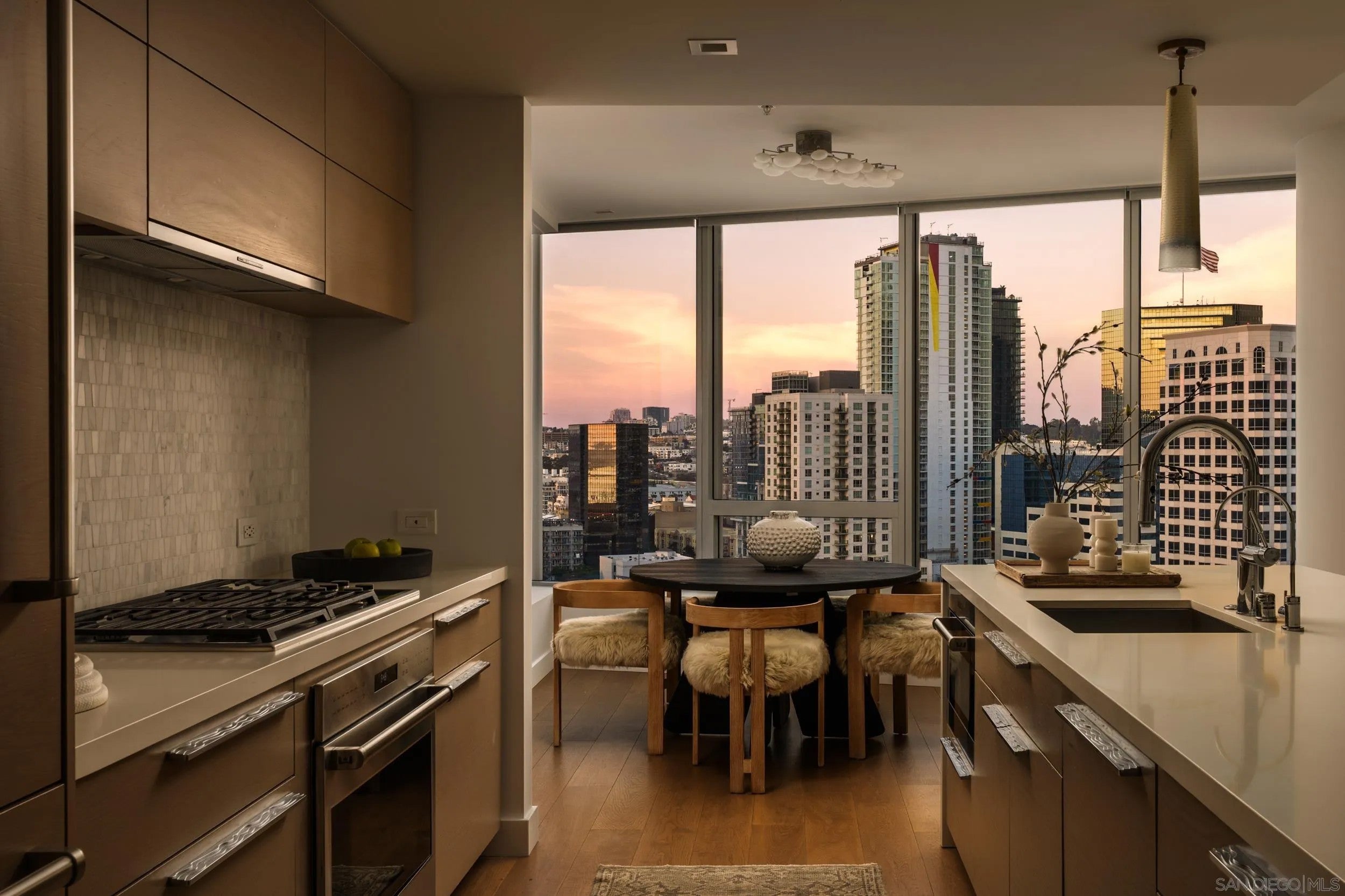 888 W E Street 2105