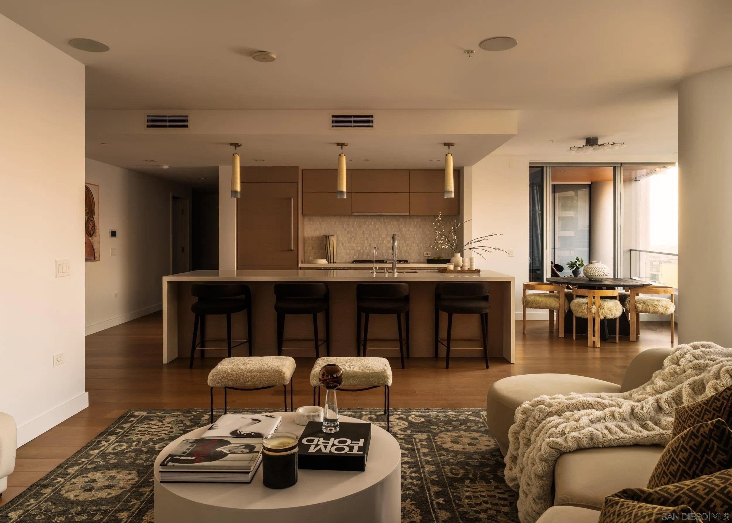 888 W E Street 2105