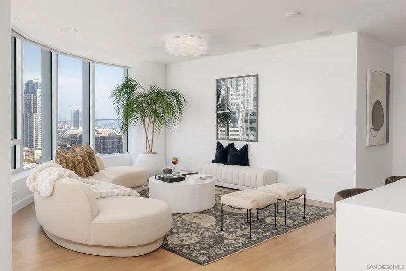 888 W E Street 2105