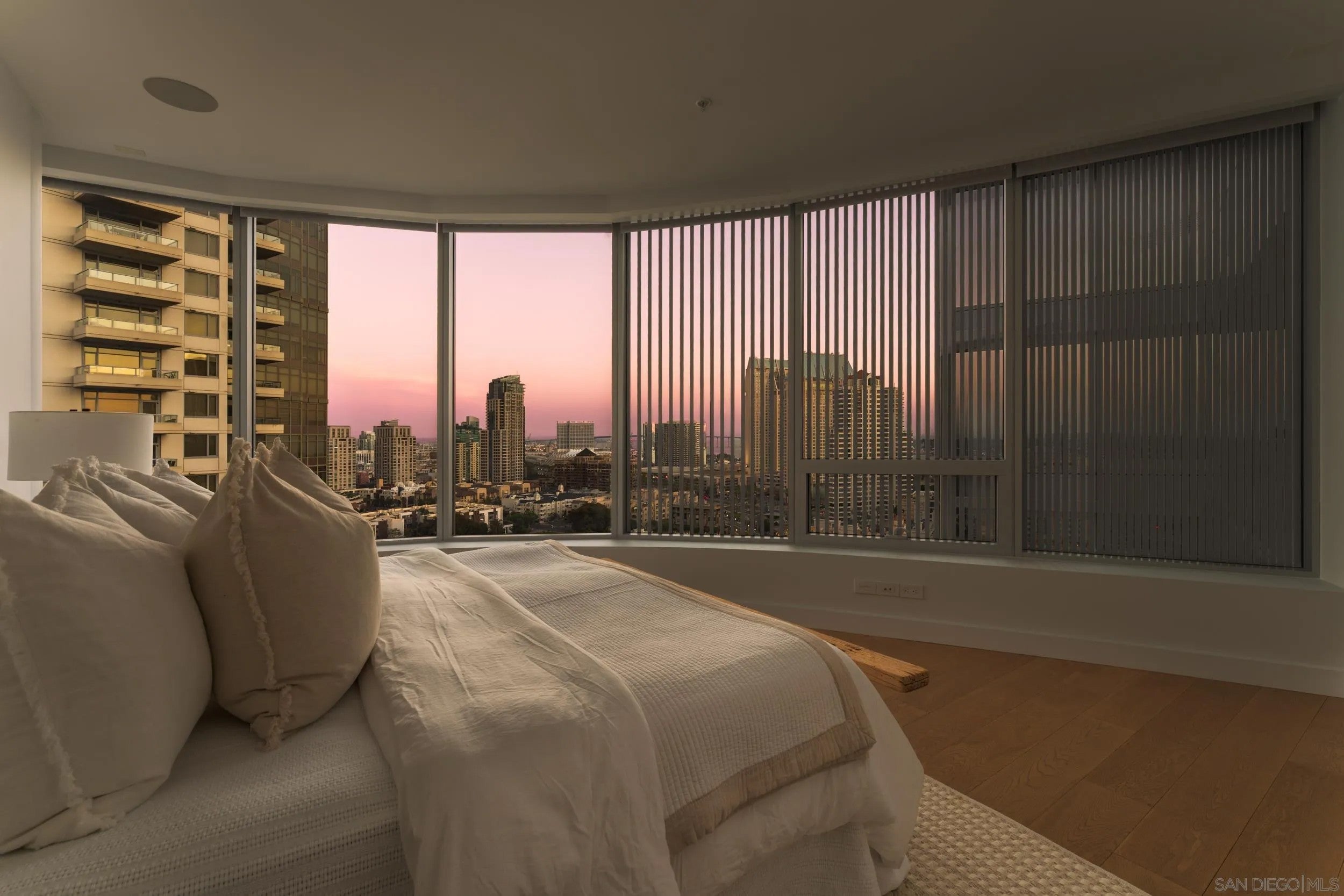 888 W E Street 2105
