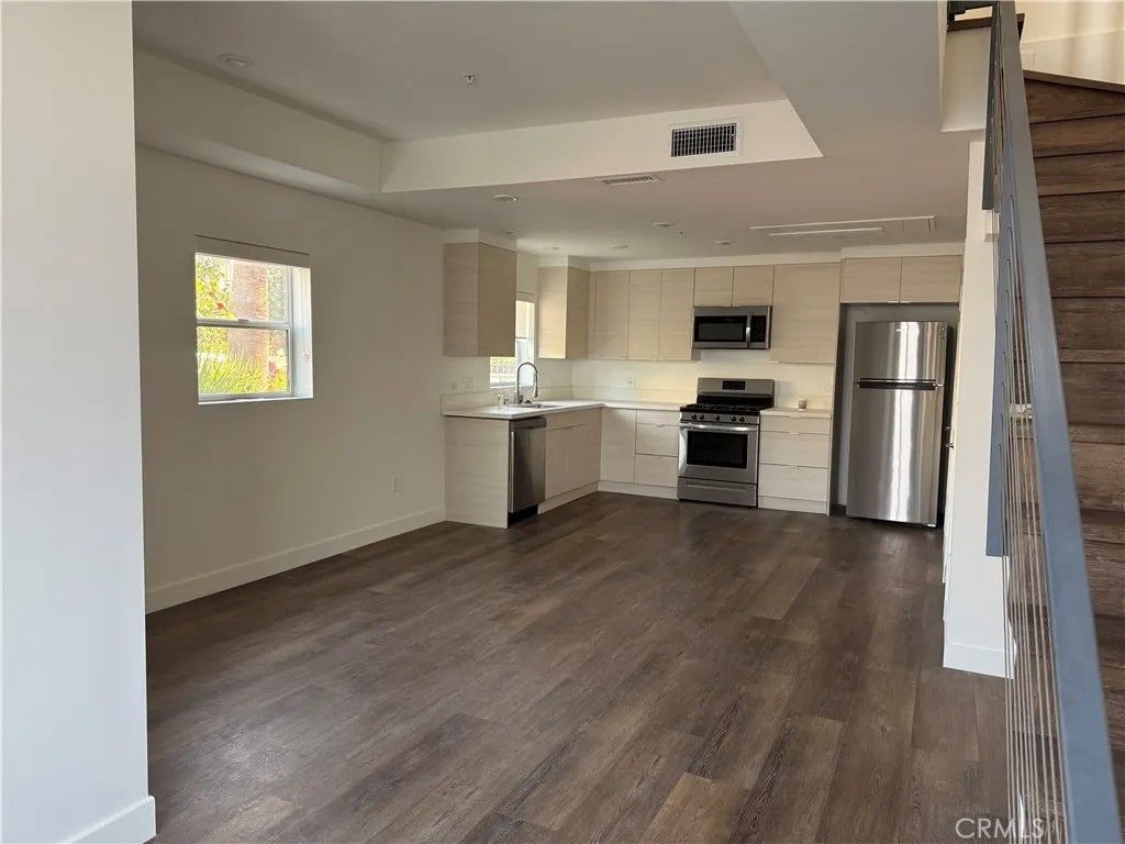 Photo of 1245 N New Hampshire Ave #1 Ave, Los Angeles, CA 90029 (MLS # OC25276346)