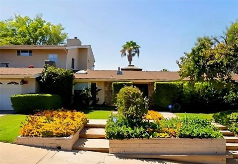 Photo of 20838 Exhibit Court, Woodland Hills, CA 91367 (MLS # SR26047495)