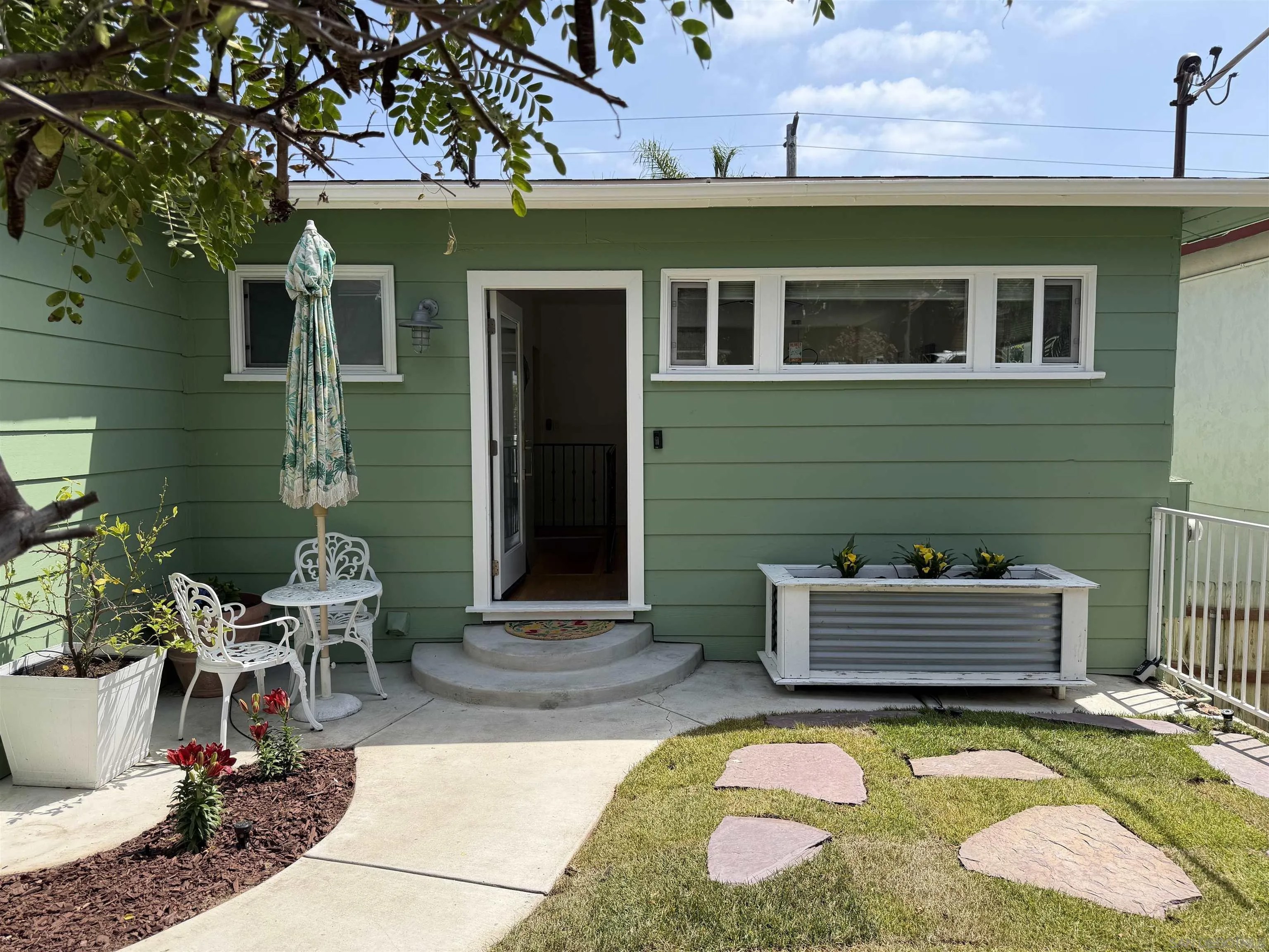 3542 Wawona Dr