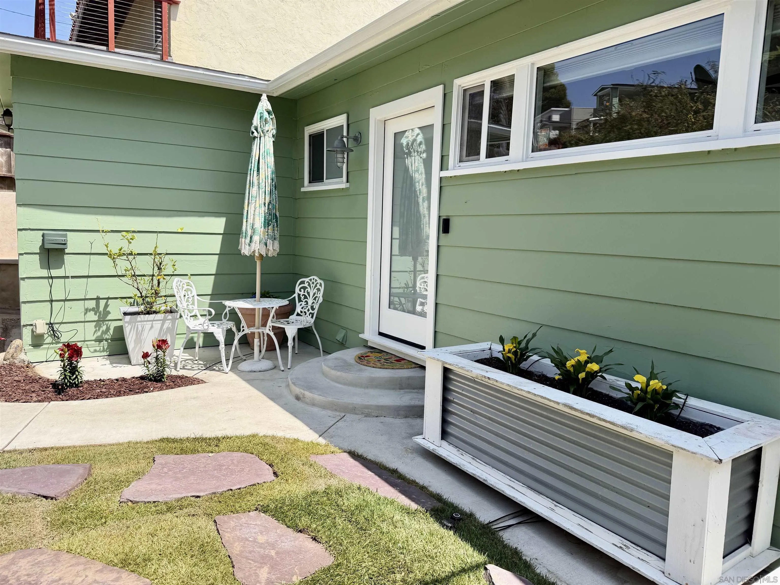 3542 Wawona Dr