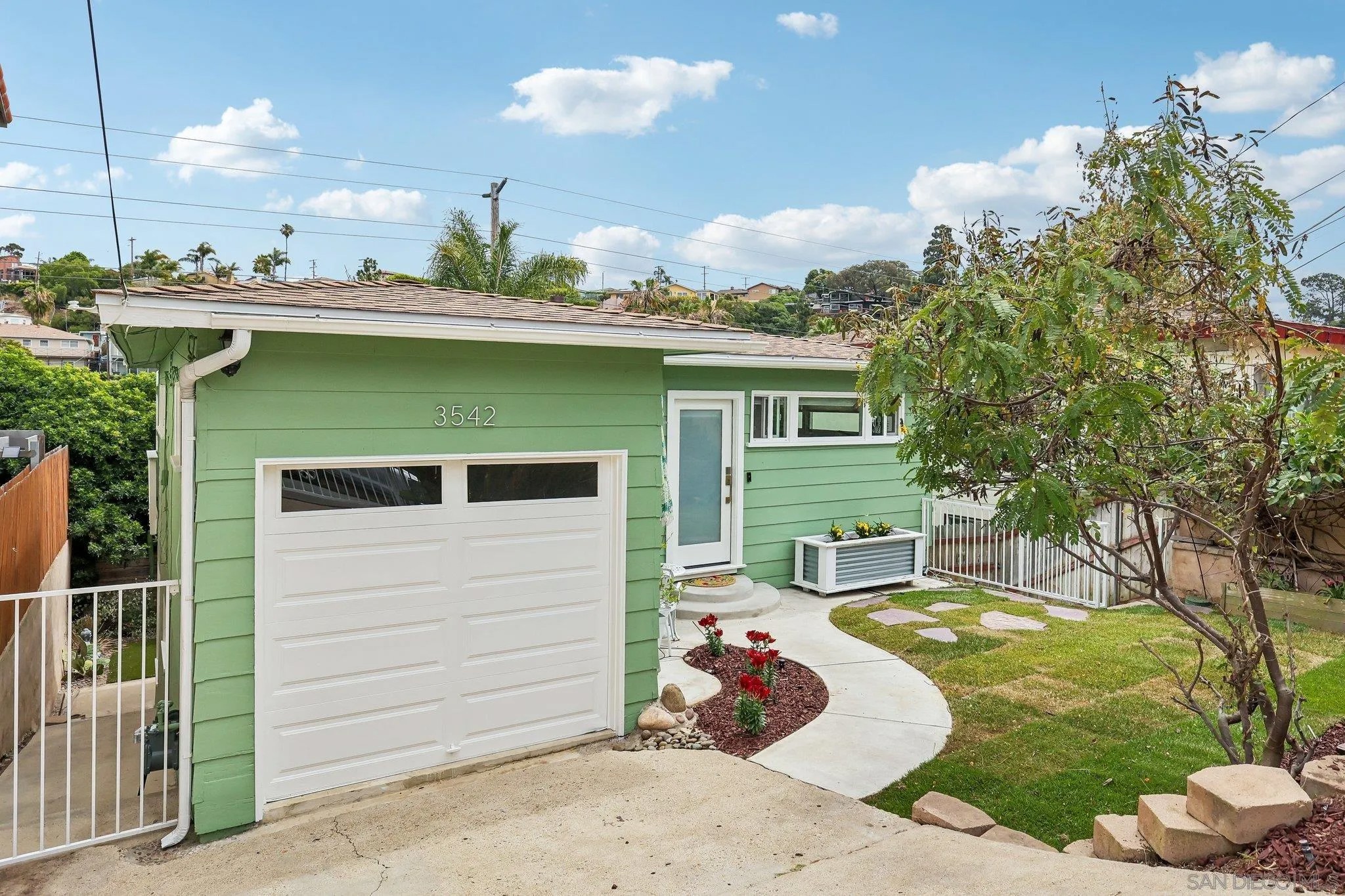 3542 Wawona Dr
