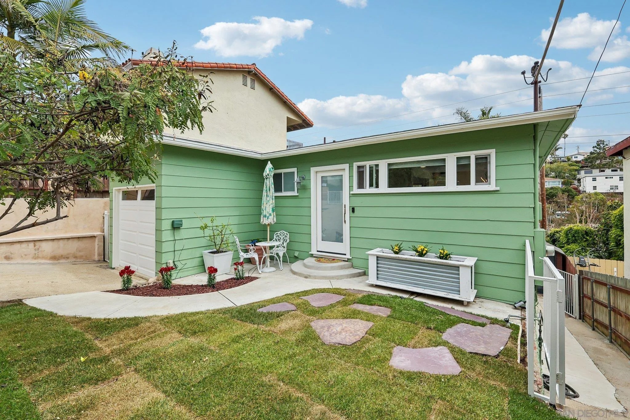 3542 Wawona Dr