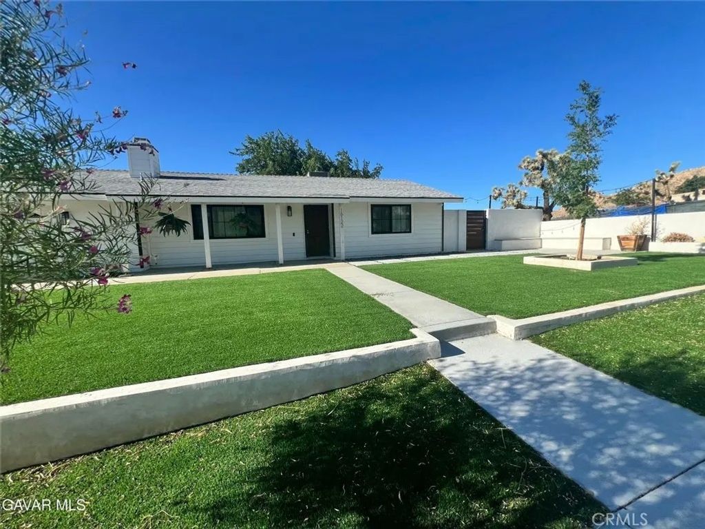 Photo of 16122 Stagecoach Ave, Palmdale, CA 93591 (MLS # SR26077991)