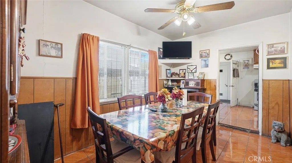 Photo of 1523 E Vernon Ave, Los Angeles, CA 90011 (MLS # SR26009738)