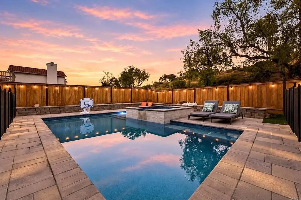 3745 Scenic Way